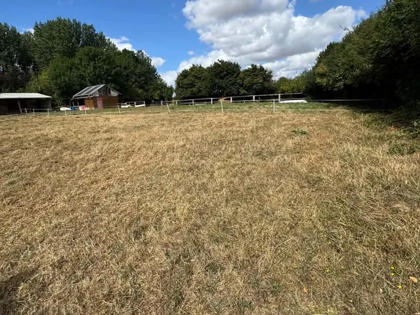 Terrain 4067 m²
