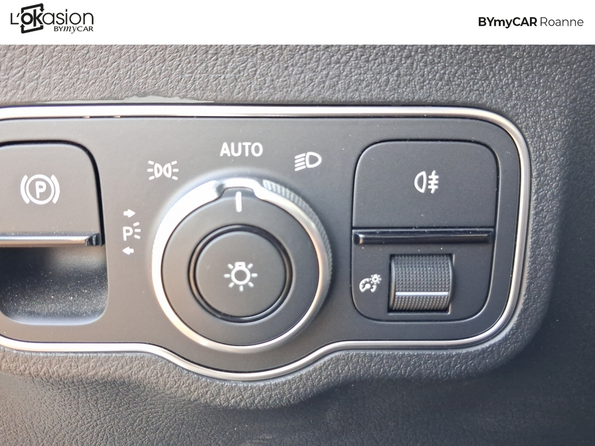 Mercedes GLA 180 7G-DCT — photo 25