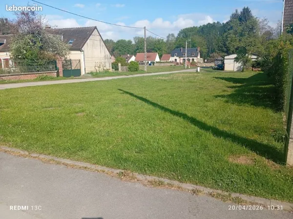 Très beau terrain à bâtir de 802 m2 à Vorges