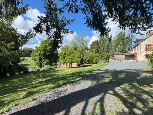 A vendre - Maison en pierre avec jardin bordé par la Vire - Saint-Lô