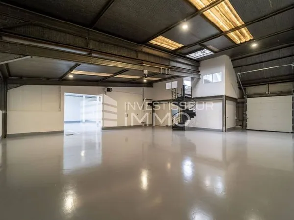 Local d'activité 215 m²