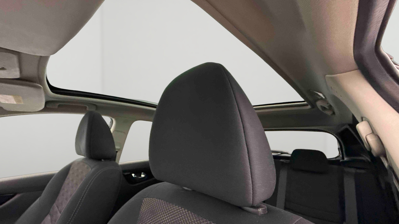 Nissan Qashqai 1.5 dCi 110 Stop/Start — photo 20