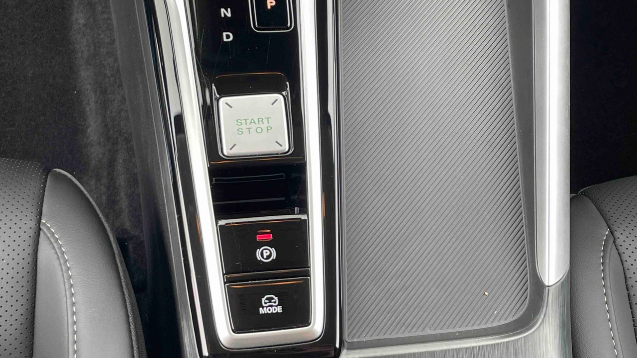 MG ZS 1.5 L Hybrid+ 197 ch — photo 15