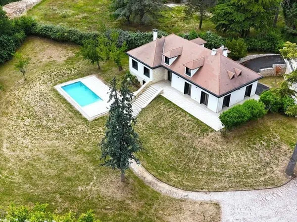Villa 9 pièces 255 m²