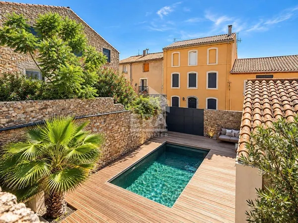 Maison 6 pièces 240 m²