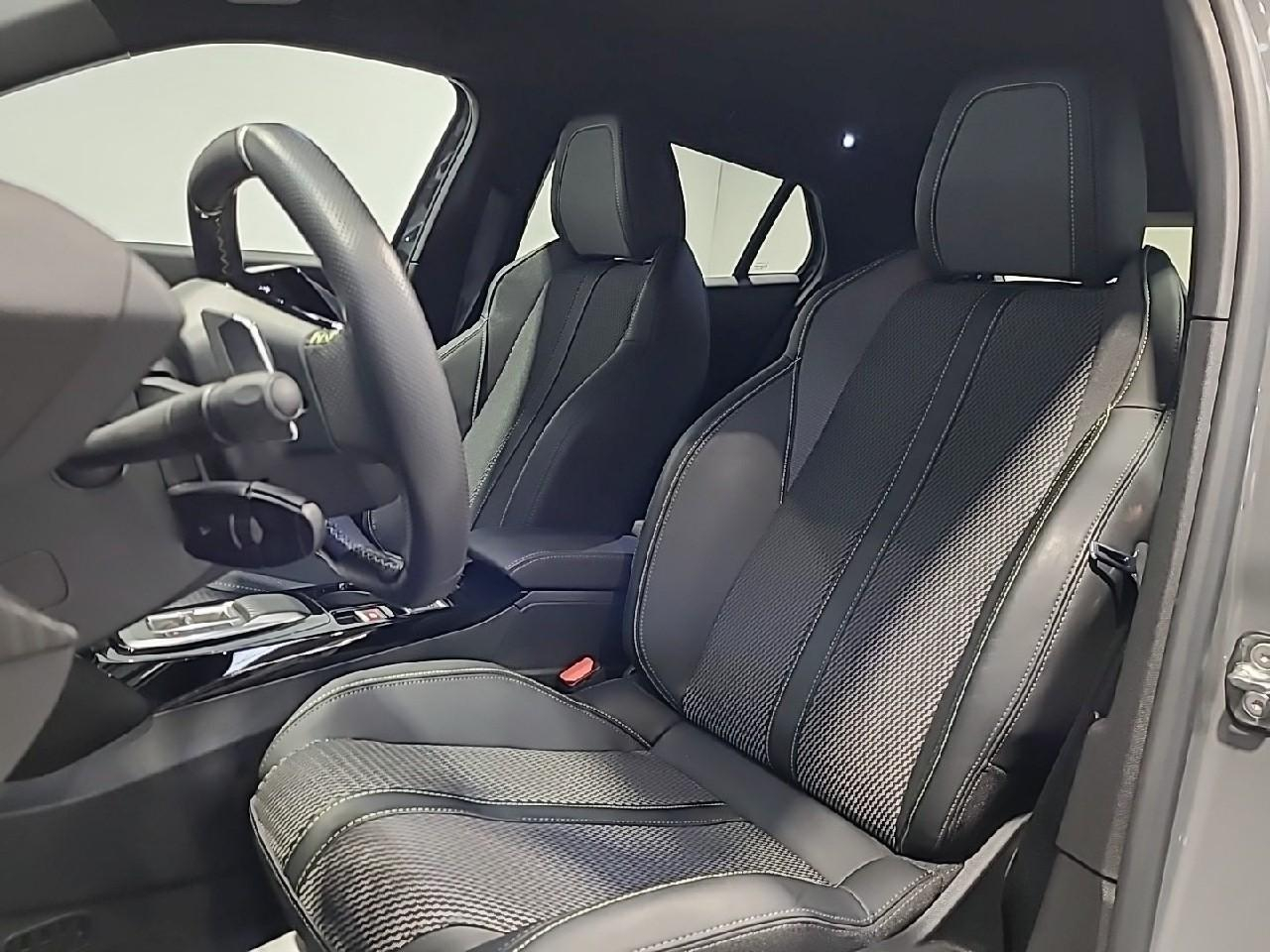 Peugeot 2008 hybrid 145 ch e-dcs6 gt — photo 10