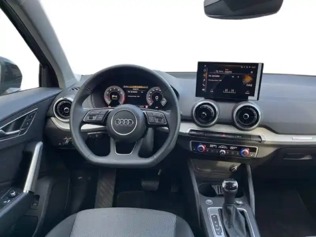 Audi Q2 35 tfsi 150 s tronic 7 — photo 12