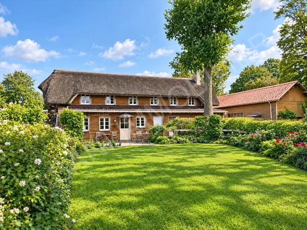 Maison 8 pièces 203 m²