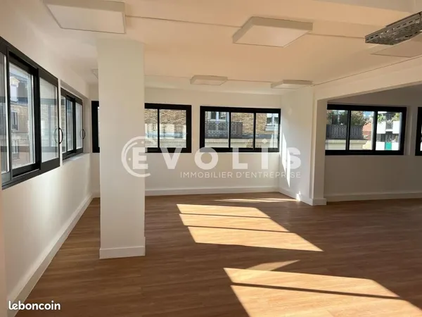 Bureau 222 m²