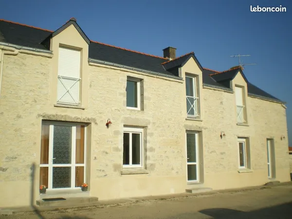 Maison mitoyenne T4 en pierre de 103 m2