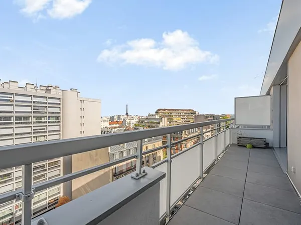 APPARTEMENT BAIGNÉ DE LUMIÈRE ? BALCON DE 8 M² ? VUE TOUR EIFFEL ? CLIMATISÉ ? PARKING