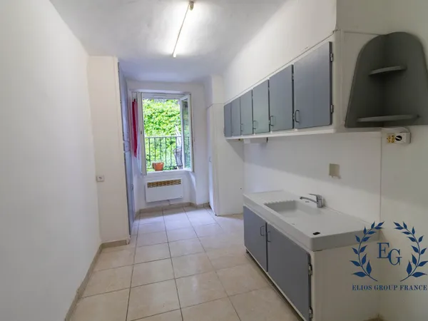T2 avec balcon vue collines  Quartier recherché à Barjols ?
