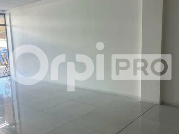 Local commercial 100 m²
