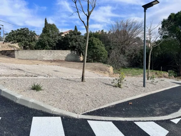 Terrain 300 m²