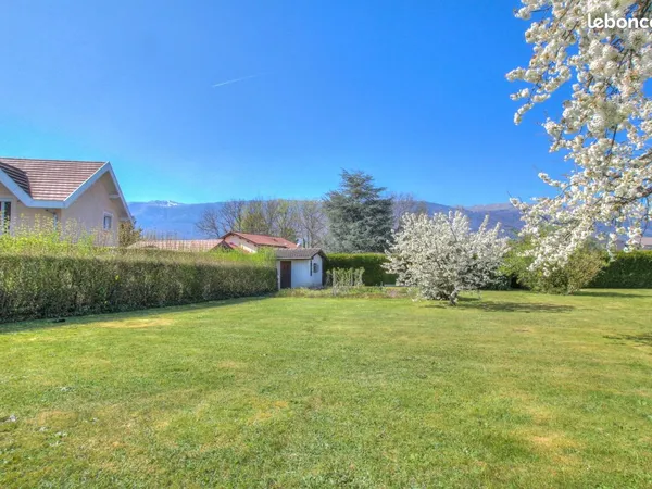 Terrain 706 m² Saint-Genis-Pouilly