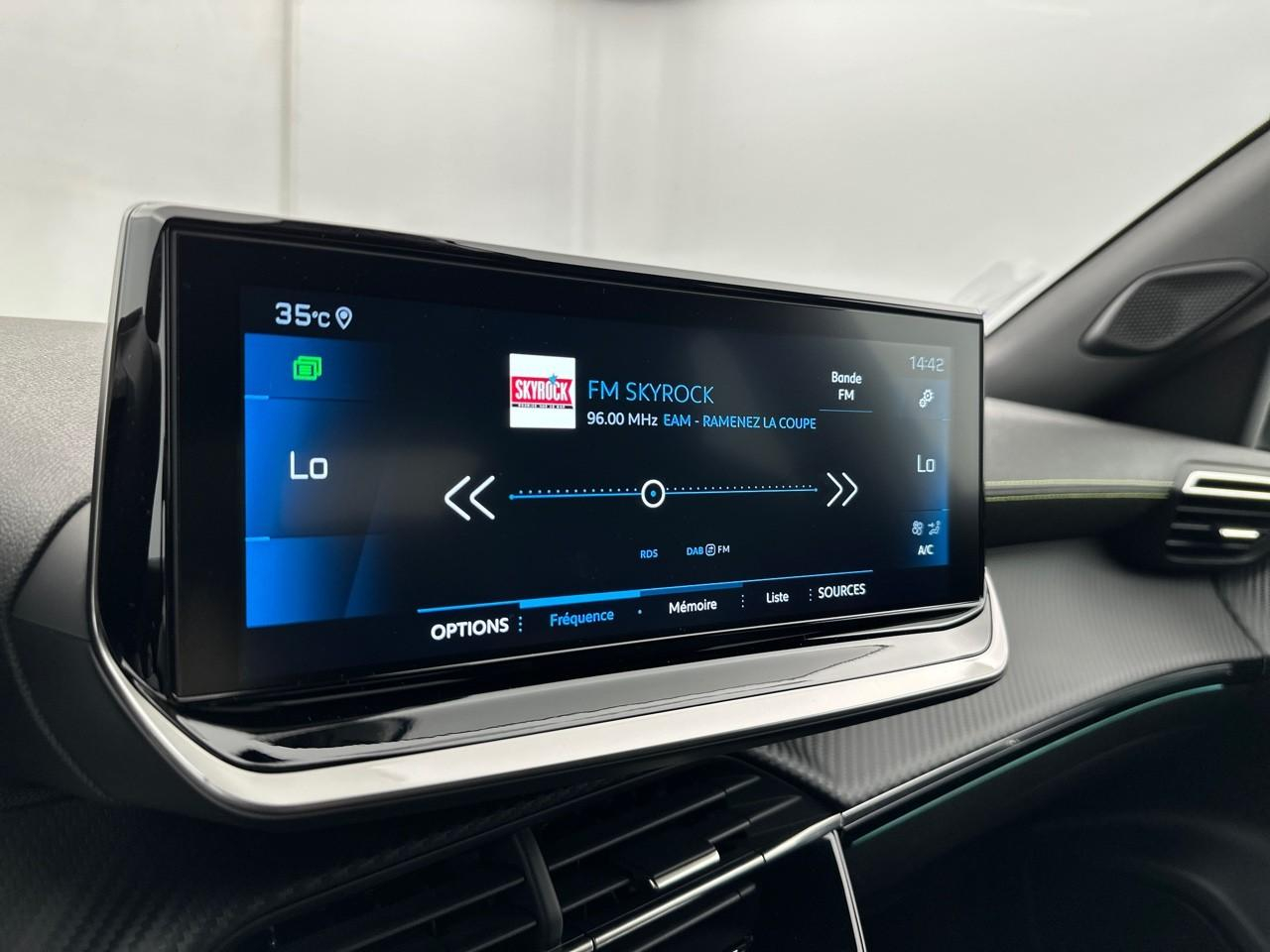 Peugeot 2008 puretech 130 s&s eat8 gt — photo 22