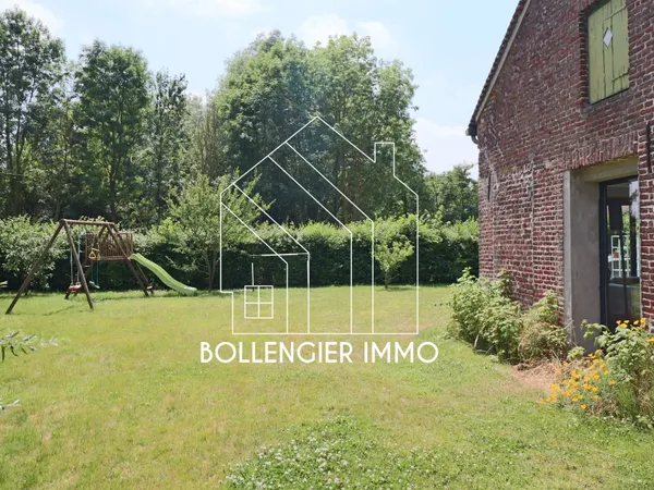 Maison avec hangar et dépendances
