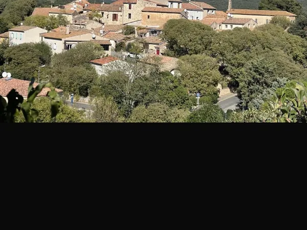 COMBAILLAUX Magnifique terrain constructible de 1 346 m2