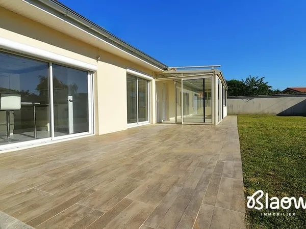 Maison rénovée de 144 m² à vendre à Meyzieu