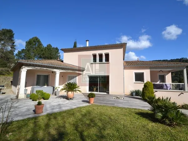 Villa contemporaine avec piscine
