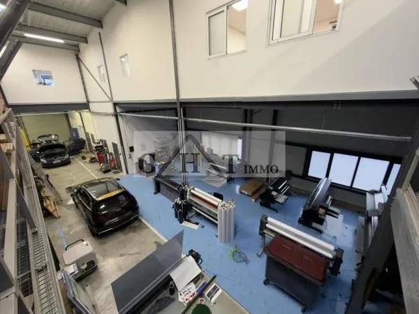 ENTREPOT 690M2 A VENDRE SAINT PIERRE DU PERRAY