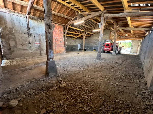 Local d’activité et entrepôt Location Maringues   460€