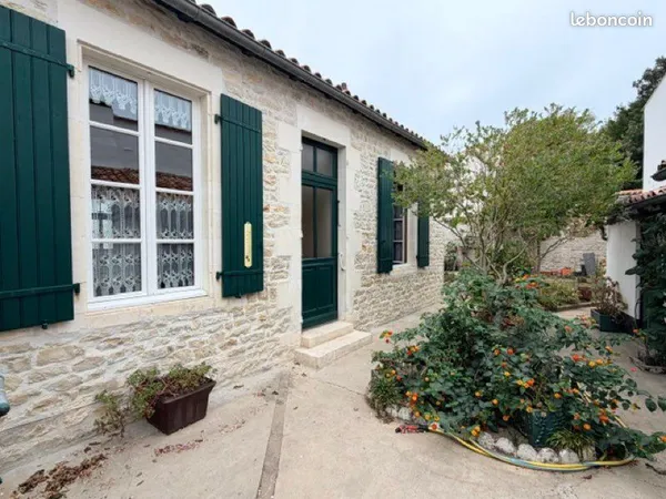 Maison à louer location à l'année centre la flotte en ré île de ré