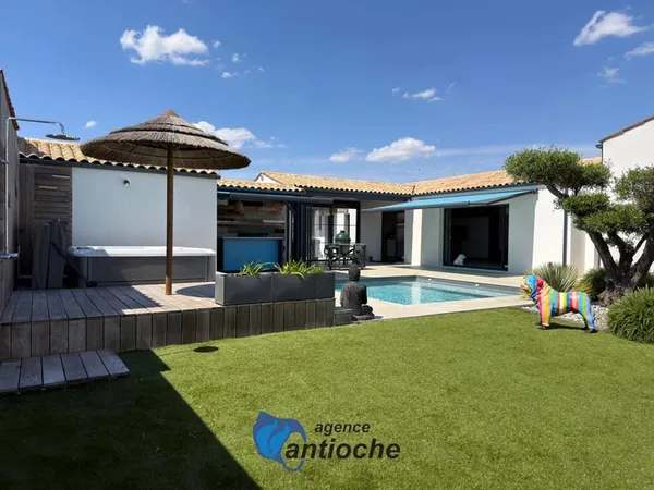 Maison contemporaine haut de gamme avec piscine et jacuzzi