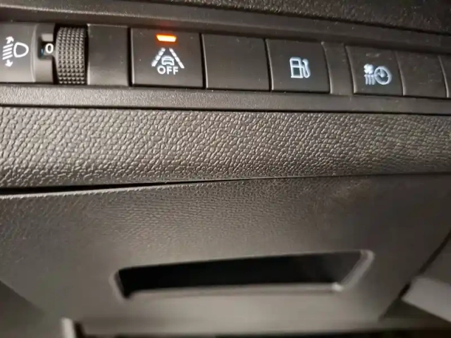 Peugeot 3008 hybrid 225 e-eat8 — photo 28