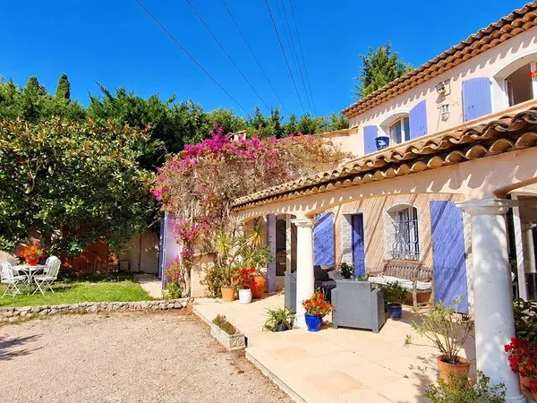 Villa 5 pièces 230 m²