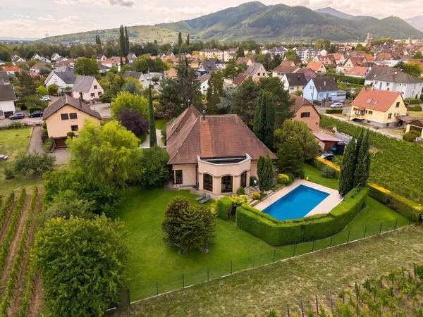 Maison 8 pièces 260 m²