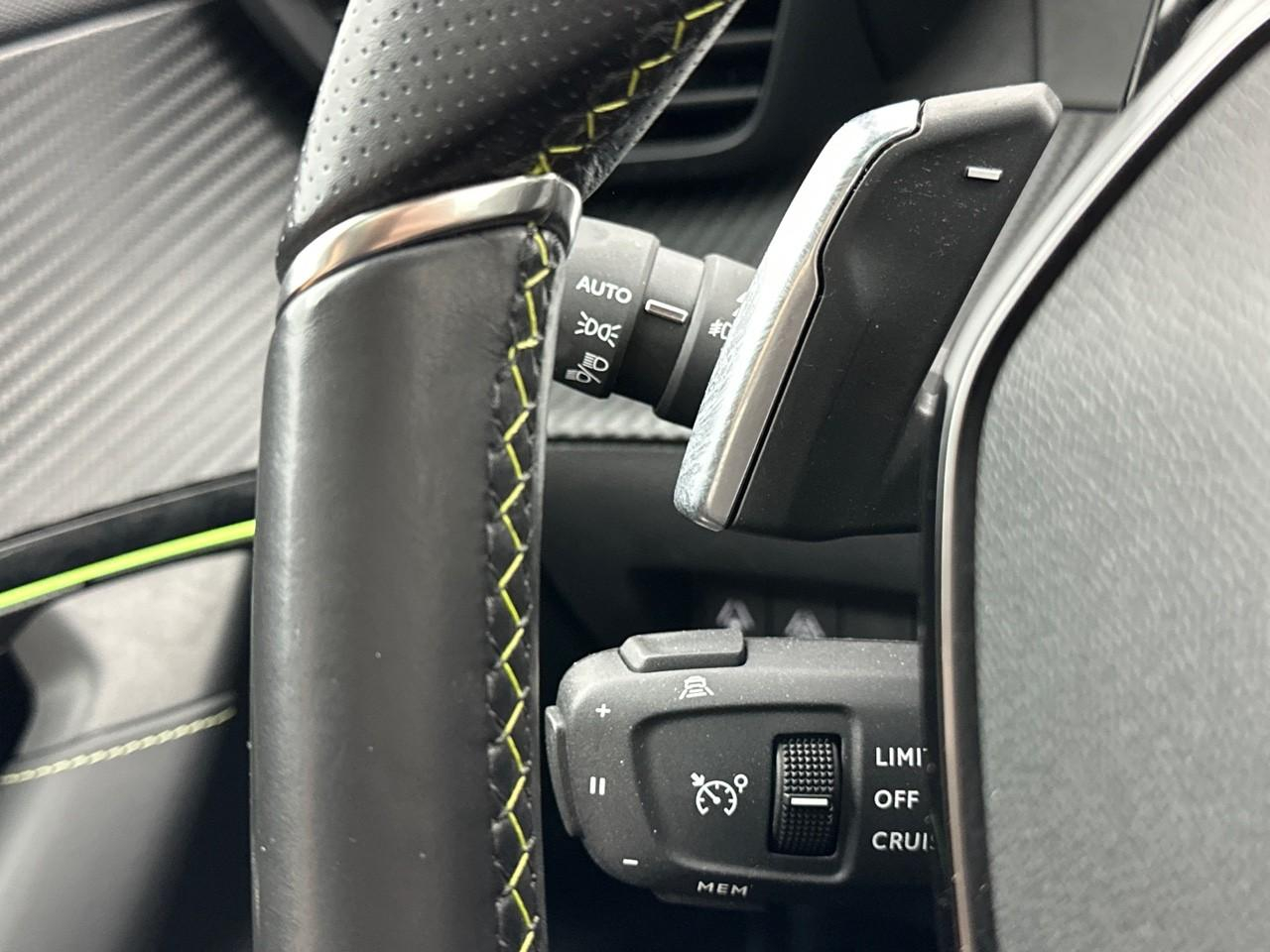 Peugeot 2008 puretech 130 s&s eat8 gt pack — photo 17