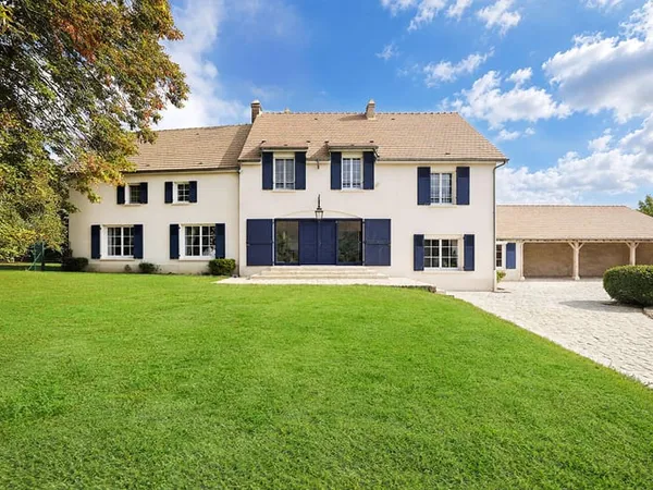 Propriété de charme et sa maison d'amis dans un cadre verdoyant