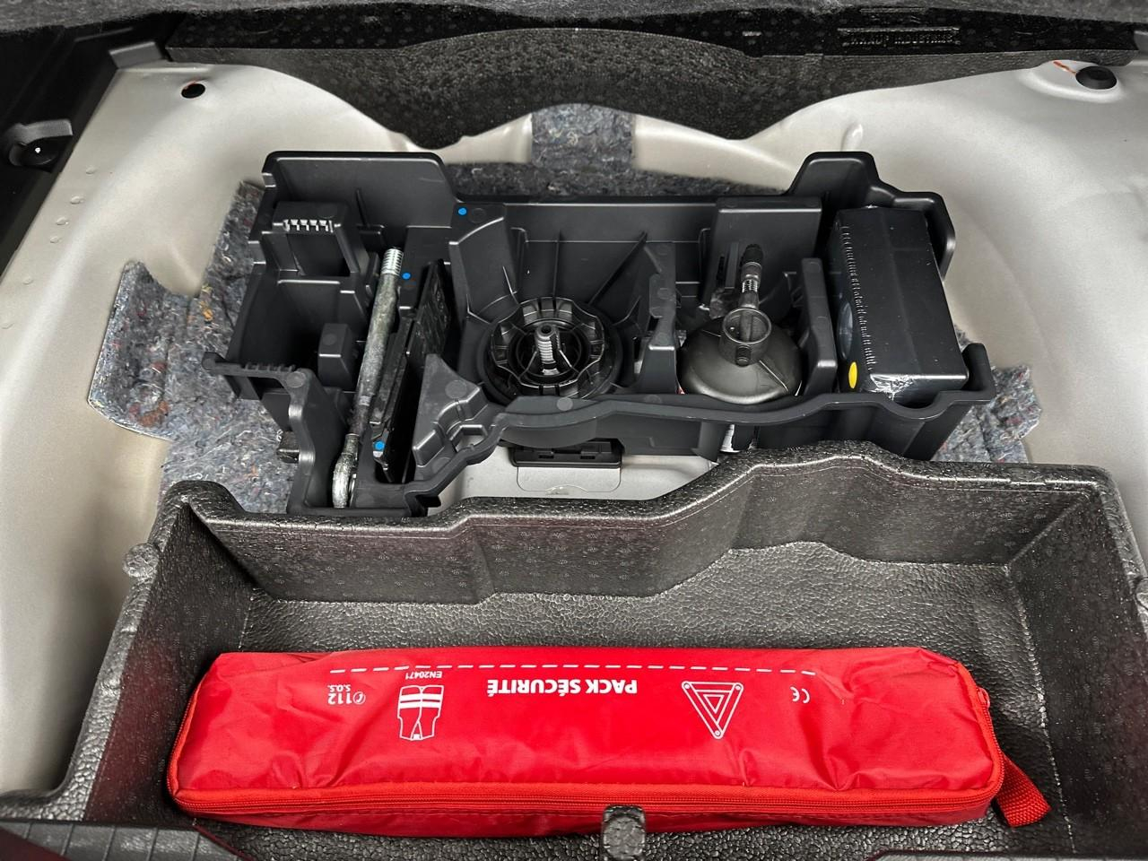 Peugeot 2008 puretech 130 s&s eat8 allure — photo 33