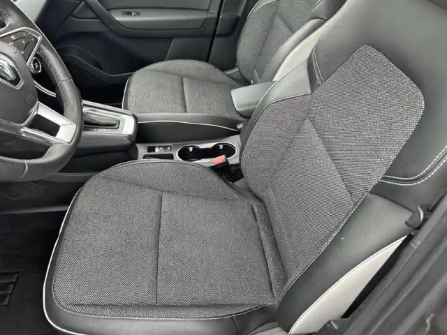 Renault Captur blue dci 115 edc — photo 31
