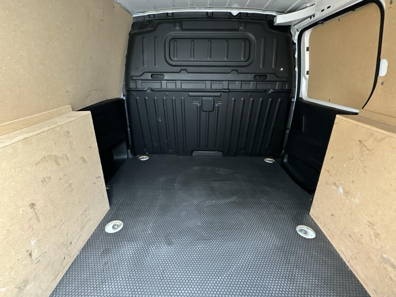 Citroën Berlingo van m 650 bluehdi 100 s&s bvm6 driver — photo 6