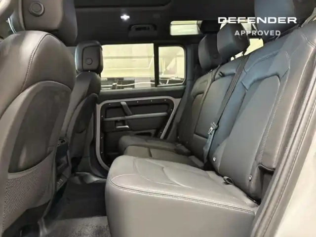 Land Rover Defender 110 2.0 p300e phev x-dynamic hse — photo 10