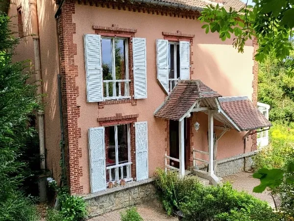 Maison 8 pièces 260 m²
