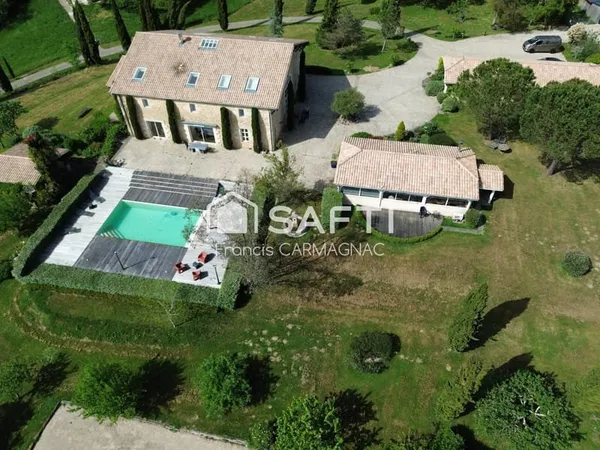 Magnifique propriété 462 m² 12 pièces deux piscine