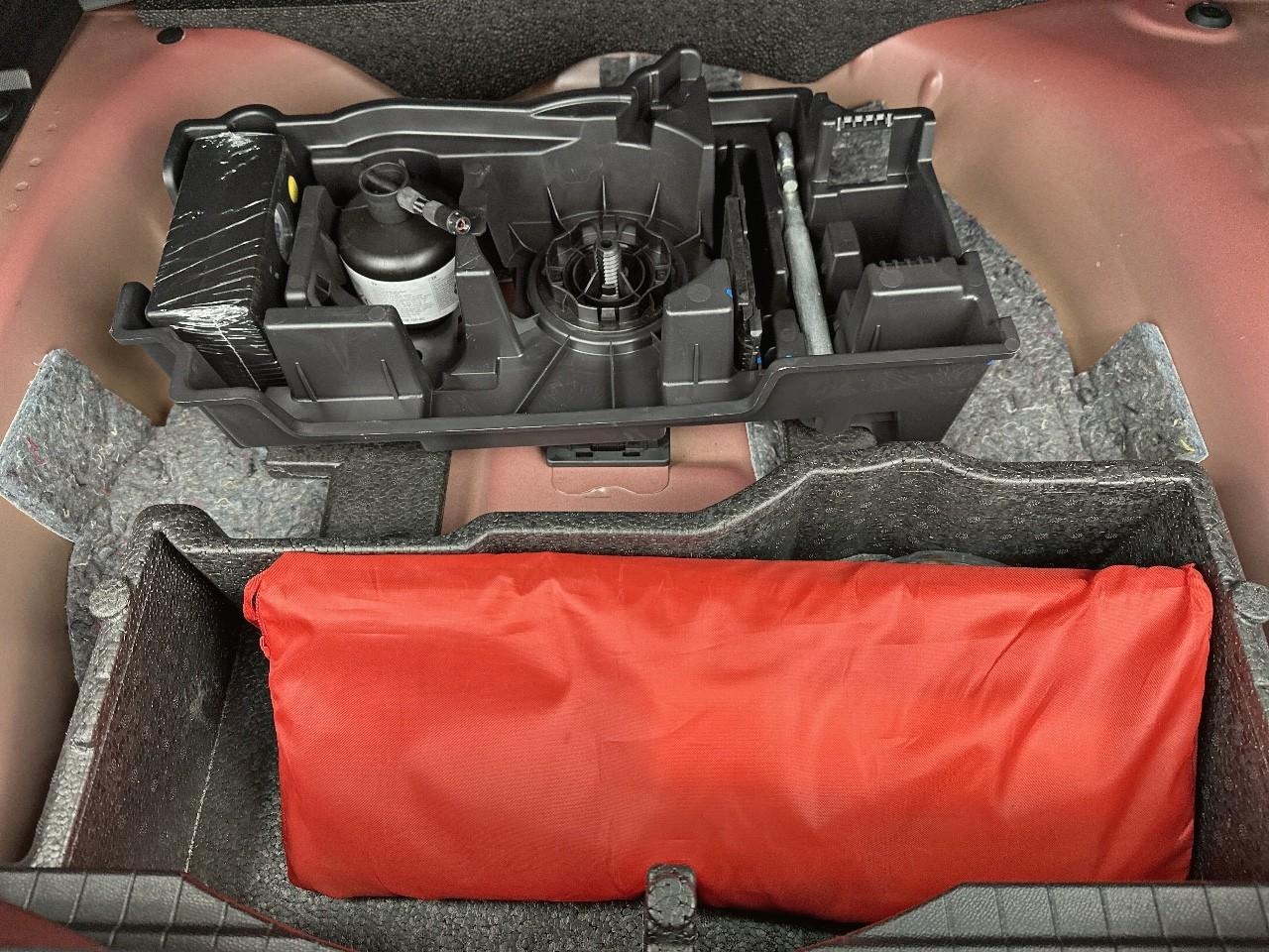 Peugeot 2008 puretech 130 s&s eat8 allure pack — photo 31