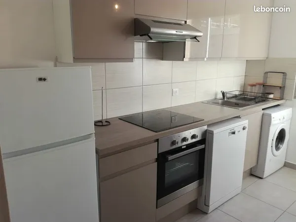 Location meublée appartement 2 pièces 41 m² Puteaux (92800) 1.350