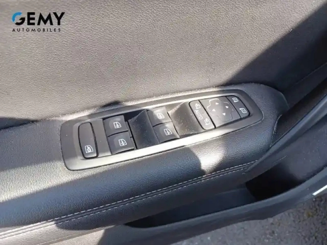 Renault Megane mégane iv berline blue dci 115 edc — photo 33