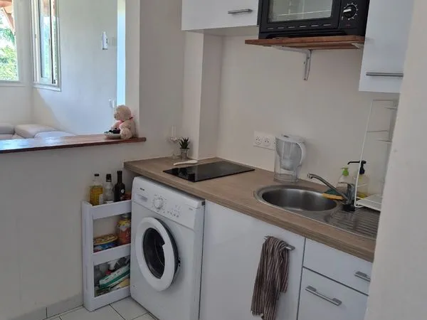 T2 bas de villa idéalement situé et climatisé
