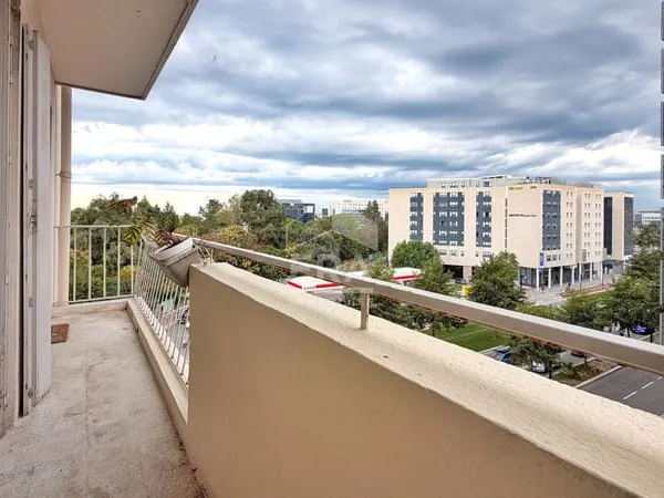 A VENDRE APPARTEMENT 3 PIÈCES EN ÉTAGE ÉLEVÉ AVEC VUE DÉGAGÉE - NICE ARENAS