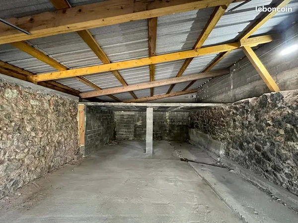 Local de stockage 66 m² - accès 24h/24 - Freyming