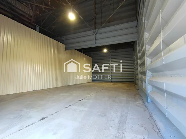 ENTREPOTS (94m², 100m², ou plus) ACCES FACILE N11 (La Rochelle Niort Paris)