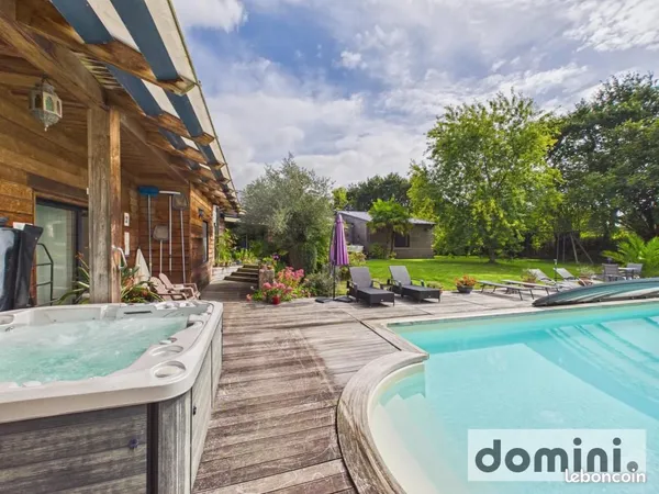 Maison 10 pièces 334 m²