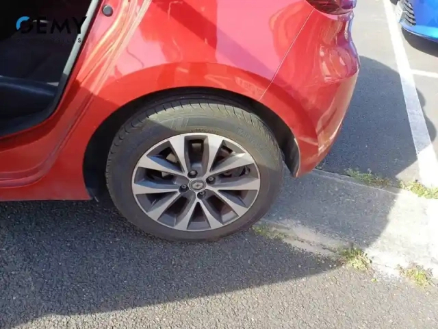 Renault Clio e-tech 140 — photo 11