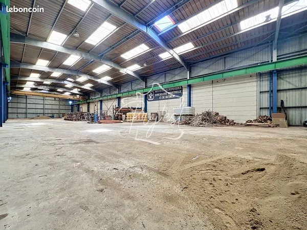 Local 750 m² Argiésans