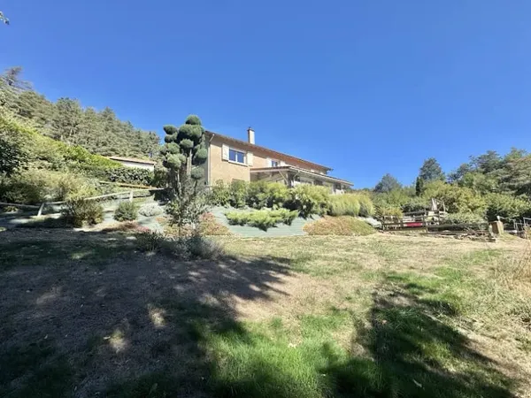 Maison 8 pièces 166 m²
